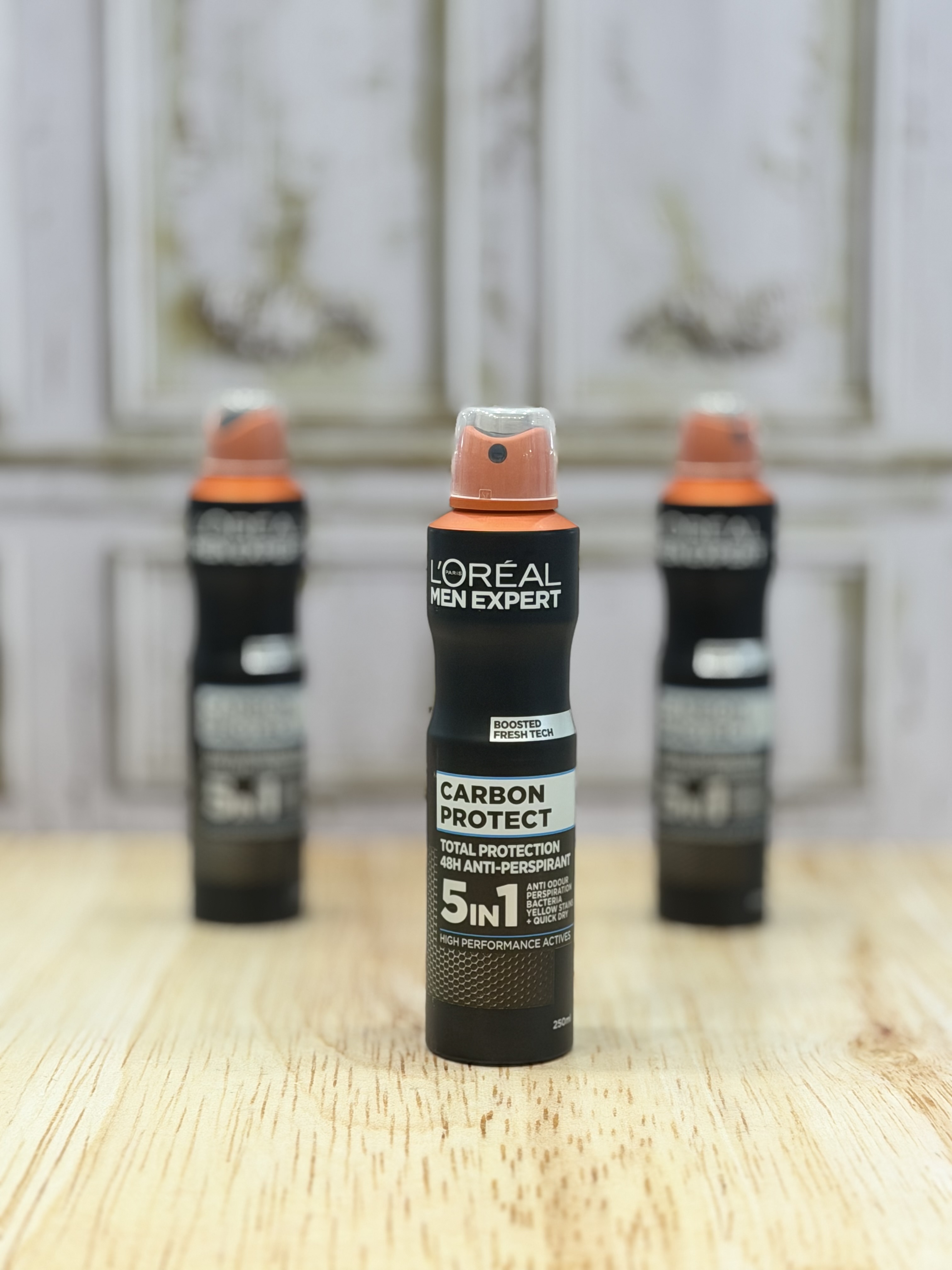 اسپری برندL’ORÉALرایحه CARBON PROTECT